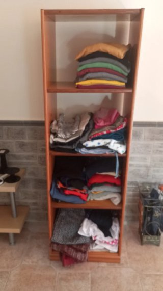 Estantería tipo cajonera de madera