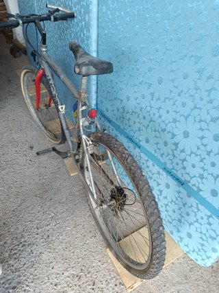 Bicicleta para restaurar o piezas