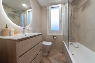 Instalador sanitarios, muebles y mamparas