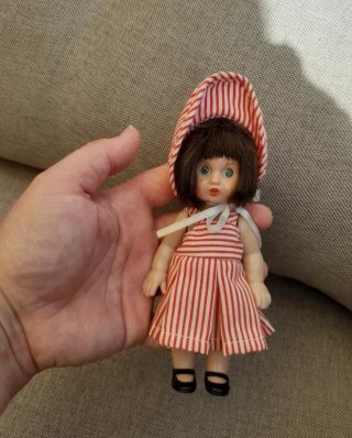Lote de 4 muñecas de porcelana
