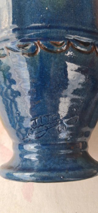 Botijo de cerámica artesanal azul