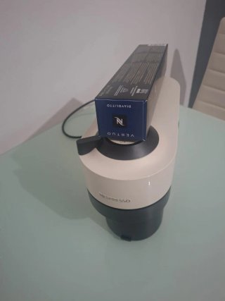 Cafetera Nespresso Vertuo Blanca