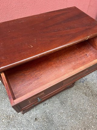Cómoda antigua de madera
