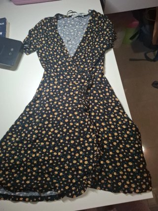 Vestido floral negro y amarillo
