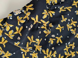 Vestido estampado floral negro y amarillo