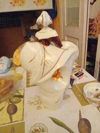 Figura de porcelana con oro y platino