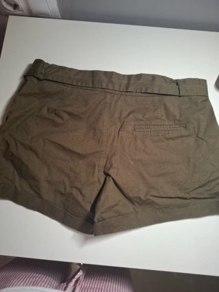 Pantalón corto Mango verde militar