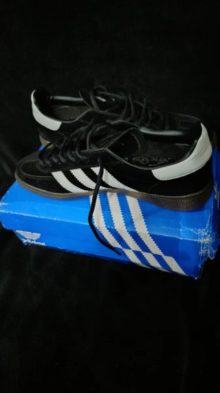 Adidas Spezial Negras y Blancas