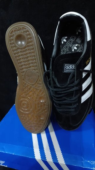 Adidas Spezial Negras y Blancas