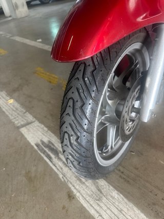 Honda SH 125 Scooter Rojo y Marrón