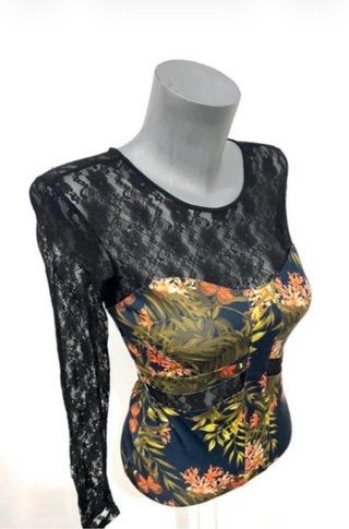 Blusa Guess Manga Larga Encaje Estampado