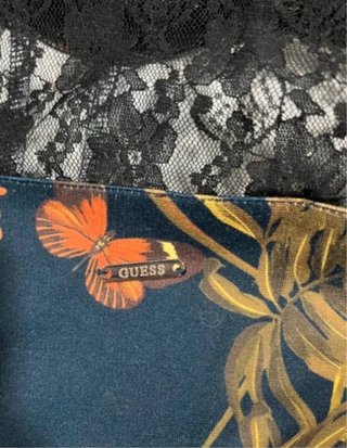 Blusa Guess Manga Larga Encaje Estampado