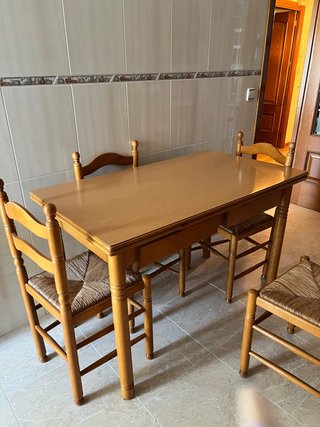 Mesa extensible madera con cajones y 4 sillas