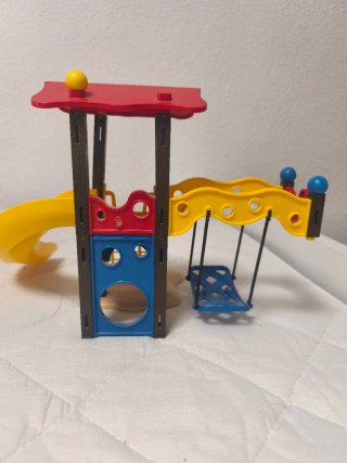 Parque infantil Playmobil con tobogán y columpio