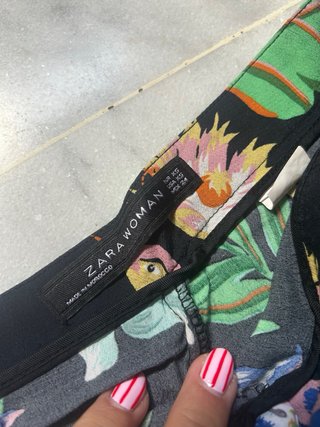 Pantalón fluido estampado tropical