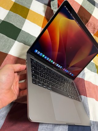 MacBook Pro 13'' 2017 - i5 / 8GB RAM / 256GB SSD