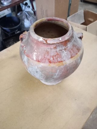 Cántaro de barro decorado