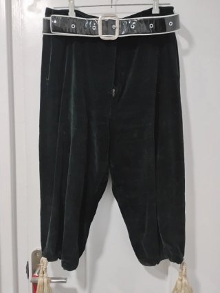 Traje de terciopelo con encaje