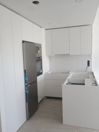 Fabricación de armarios y cocinas en general