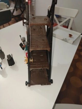 Torre d'assedio Playmobil con figure