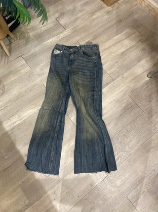 Pantalones vaqueros Bershka acampanados