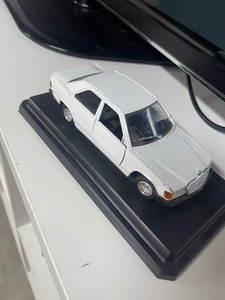 Maqueta Mercedes-Benz 190E (1987) Bburago