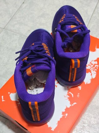 Zapatillas Nike NBA Moradas Naranja