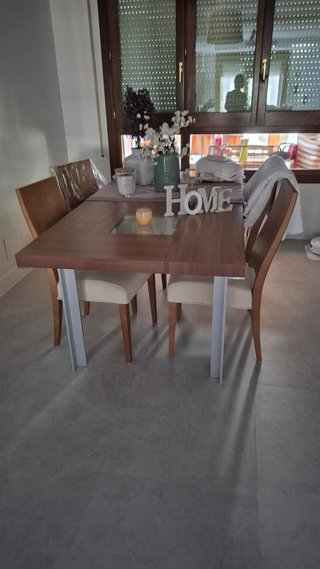 Salón roble macizo (mesa, sillas y vajillero)
