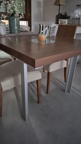 Salón roble macizo (mesa, sillas y vajillero)