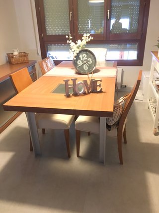 Salón roble macizo (mesa, sillas y vajillero)