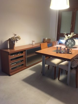 Salón roble macizo (mesa, sillas y vajillero)
