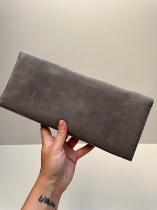 Pochette effetto scamosciato vintage grigia