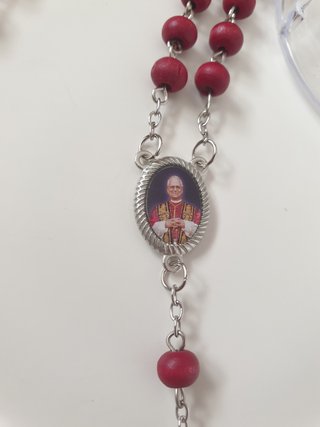 Rosario oloroso con medalla y estuche