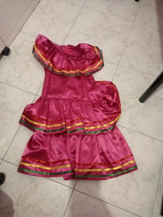 Tipoy o costume di carnevale rosa con volant