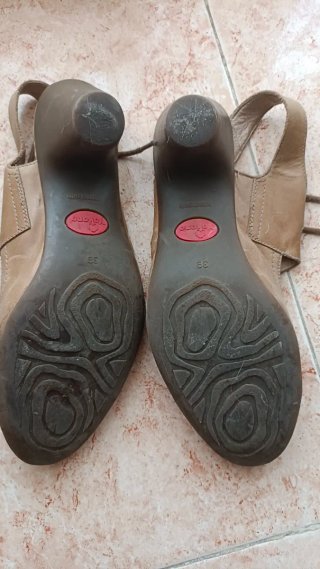 Zapatos beige/marrón mujer