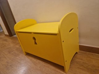 Arcón infantil amarillo Ikea