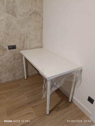 Mesa de comedor blanca como nueva