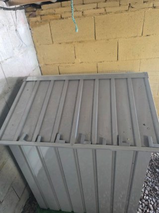 Casa para perros metálica gris