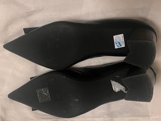 Tacones negros piel LATOUCHE