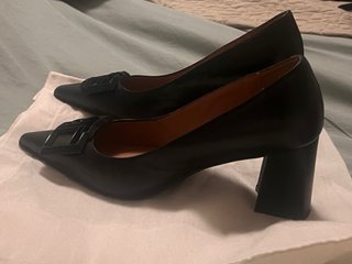 Tacones negros piel LATOUCHE