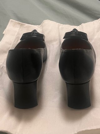 Tacones negros piel LATOUCHE