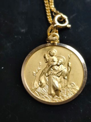 Cadena 60cm con Medalla de  gran tamaño.