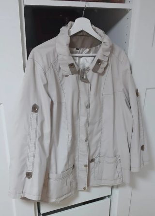 Chaqueta ligera entretiempo beige