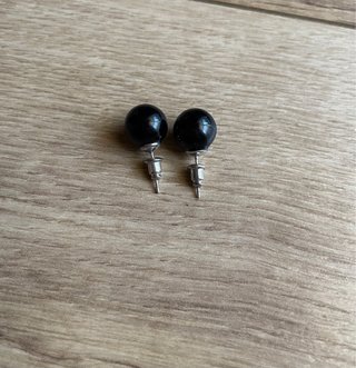Pendientes bola negros