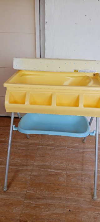 Bañera para bebé amarilla y azul