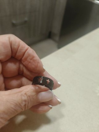 Anillo negro acero con fantasía  caladas