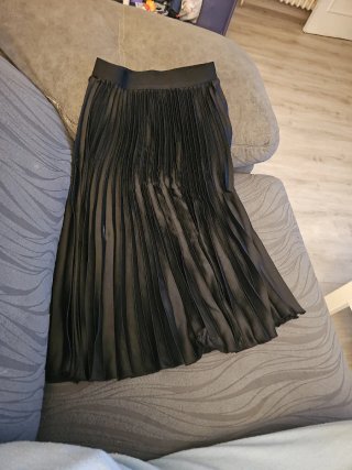Falda plisada negra