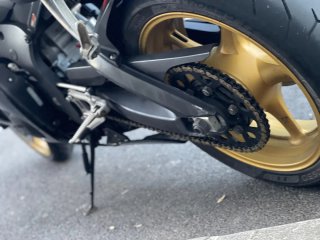 Yamaha YZF R6 Sportbike Negra y Dorada