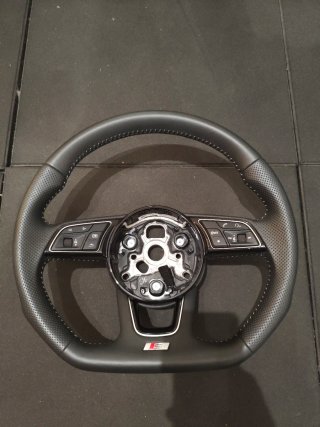 Volante Audi S Line con levas.
