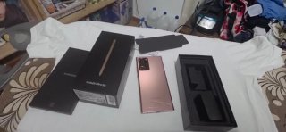 Samsung Galaxy Note 20 Ultra 5G in rosa con schermo rotto